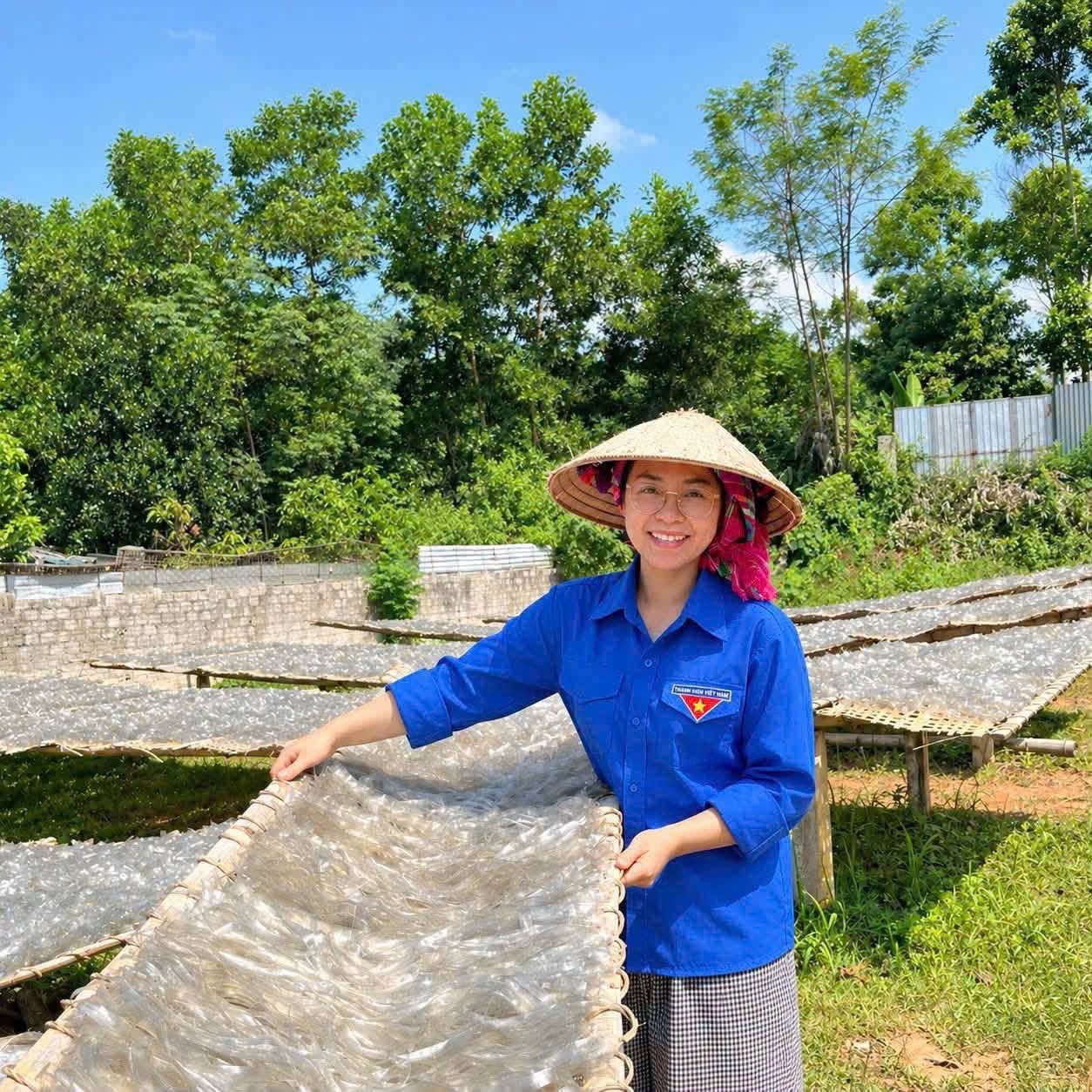 đoàn viên Nguyễn Thị Mai - Phó Giám đốc Hợp tác xã (HTX) Miến dong Đồi Cao, thôn Bình An, xã Thanh An. 