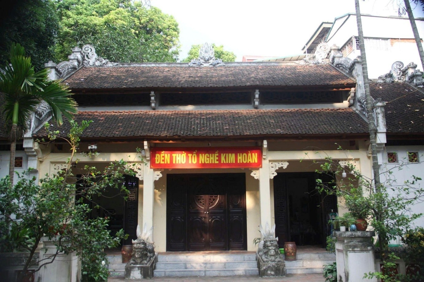 Từ ban thờ Tổ đến bàn tay người thợ: Chuyện nghề bạc Định Công