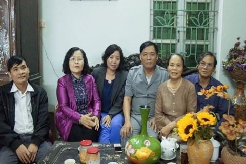 dai bieu quoc hoi tran thi quoc khanh ve tham nghe nhan lang nghe xa phung xa