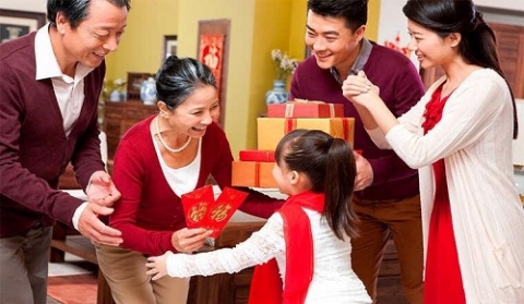 tang qua tet net dep van hoa khong nen bien tuong