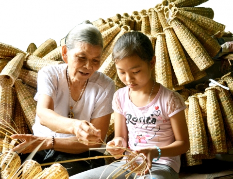 Làng nghề - Nhìn lại và đi tới…