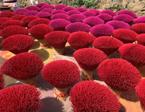 tp ho chi minh lang nghe nhang truyen thong hoi ha ngay tet