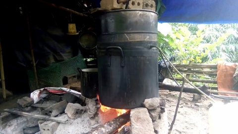 hai duong lang nghe nau ruou van giang