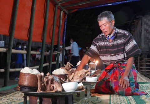 tung bung le hoi dap trong cua nguoi ma coong