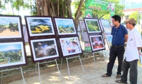 trien lam anh kon tum dat va nguoi