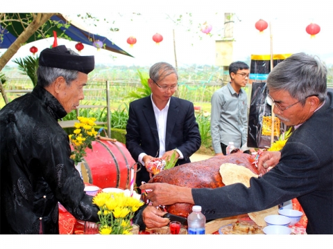 dau nam di xem le hoi lang nghe trong rau