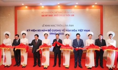 trien lam anh ky niem 80 nam de cuong ve van hoa viet nam