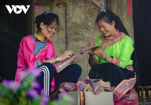 nghe lam giay theu mua dan gian kho mu la di san van hoa phi vat the cap quoc gia