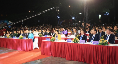 gia lam tung bung khai mac le hoi den chua ba tam va cong bo quyet dinh cong nhan diem du lich duong xa