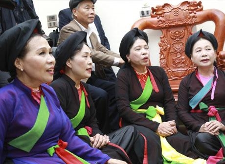 doc dao phong tuc hat canh o lang quan ho