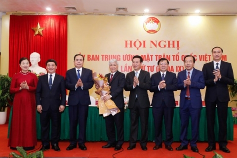 ong do van chien giu chuc chu tich uy ban trung uong mttq viet nam