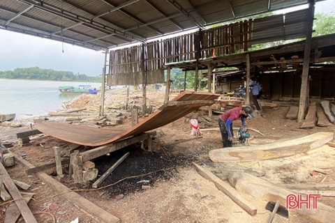 hiu hat lang dong thuyen nuc tieng mot thoi o ha tinh