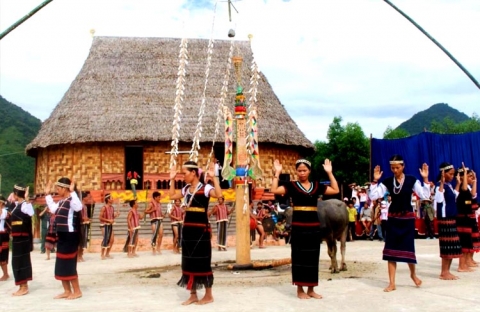 Lên Giàn Bí xem bãi đá triệu năm