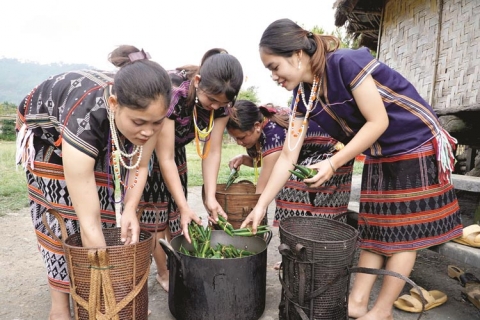 Bánh sừng trâu Tây Giang