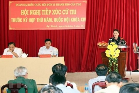can tho chu tich quoc hoi tiep xuc cu tri huyen phong dien