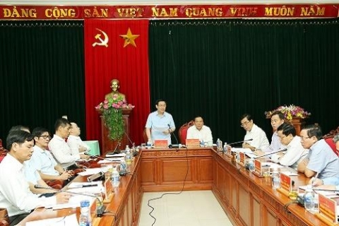 doan kiem tra cua bo chinh tri lam viec voi tinh quang tri
