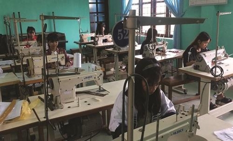 huyen le thuy quang binh day nghe cho lao dong nong thon
