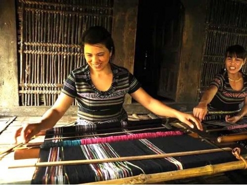 huyen ba to quang ngai doc dao nghe det tho cam truyen thong