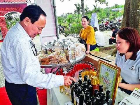 quang nam dua khuyen cong den gan co so