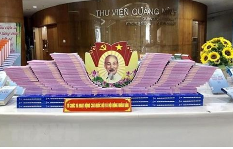 quang ninh trung bay sach bao huong ve ngay hoi toan dan