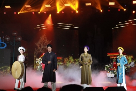 soi dong le hoi qua tang du lich ha noi 2022