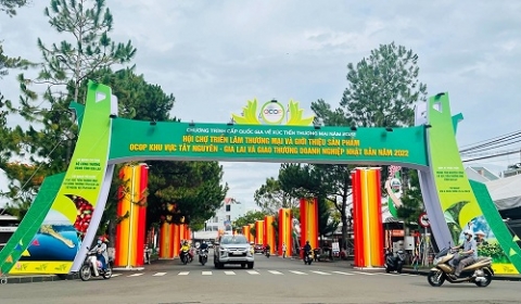 hoi cho trien lam thuong mai va gioi thieu san pham ocop khu vuc tay nguyen gia lai