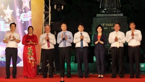 khai mac chuong trinh khuyen mai tap trung tp ha noi 2020 kich cau tieu dung noi dia