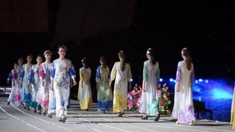 an tuong le hoi ao dai hoi an