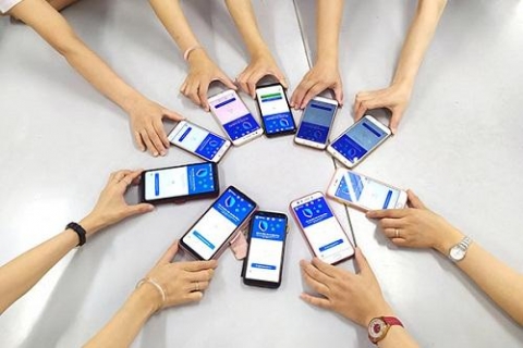 nguoi dan co smartphone phai cai ung dung khai bao y te