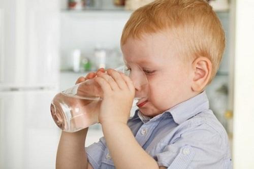 6 cách bảo vệ sức khỏe cho trẻ trong mùa hè
