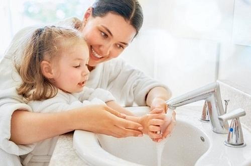 6 cách bảo vệ sức khỏe cho trẻ trong mùa hè