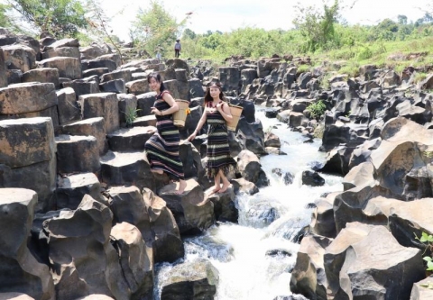 gia lai da khoi phuc hien trang suoi da dia co o thi tran ia ly bi xam hai