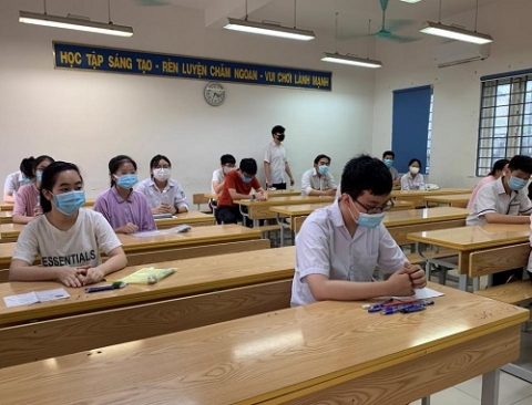 ha noi sang nay 176 gan 107000 thi sinh lam thu tuc du thi lop 10