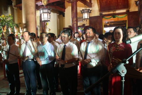 quan hoan kiem to chuc don nhan bang xep hang di tich quoc gia dac biet cho den bach ma