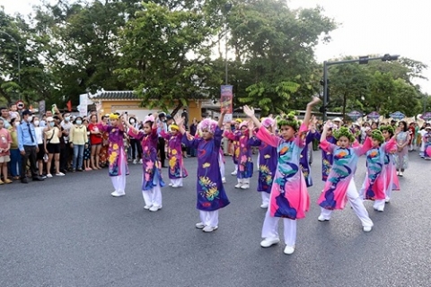 le hoi duong pho sac mau van hoa tai tuan le festival hue 2022