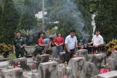 den tham va tang qua cho cac gia dinh chinh sach tai ha giang