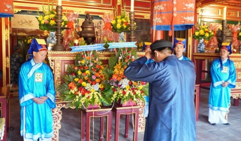 tri an nguoi co cong dinh che lai y phuc ao dai viet nam