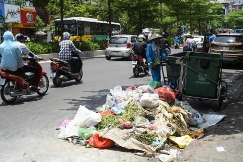 ha noi bai rac nam son van bi chan noi thanh tiep tuc ngap chim trong rac