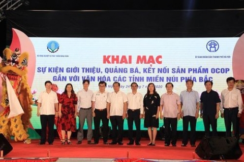 hon 2000 san pham ocop duoc trung bay quang ba tai pho di bo trinh cong son quan tay ho