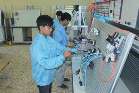 khac phuc chu quan trong dao tao nghe