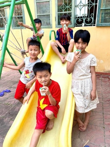 quy sua vuon cao viet nam mang lai nu cuoi hanh phuc cho tre tho trong mua dich