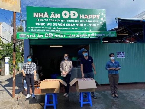 vpdd mien nam tap chi lang nghe viet nam chung tay ho tro thao go kho khan vi dich covid 19 tai quan tan phu