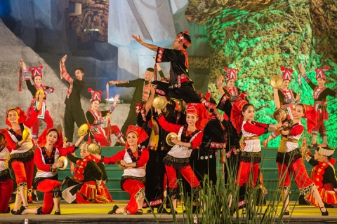 huyen ba vi ha noi 2000 nghe nhan dien vien tham gia ngay hoi van hoa dan toc dao toan quoc