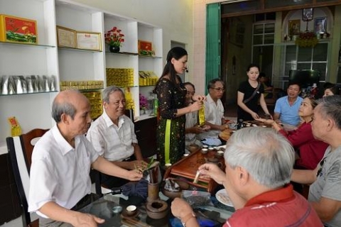 thai nguyen tri an ong to lang nghe che tan cuong kich cau du lich trai nghiem