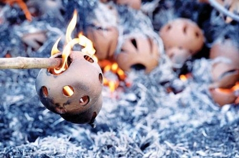 gom bau truc dam da ban sac van hoa cham