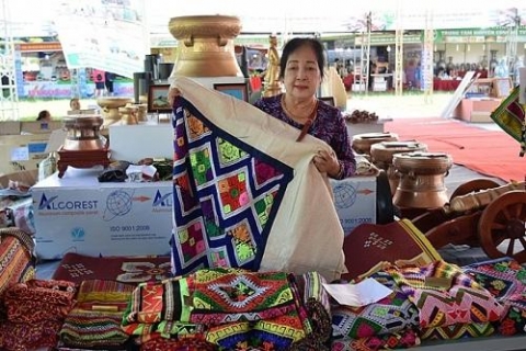 nghe nhan tran thi hue nghe nhan cua thon ban muong