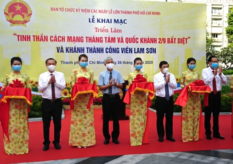 trien lam anh tinh than cach mang thang tam va quoc khanh 2 9 bat diet