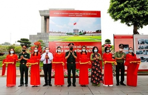 trien lam anh lang chu tich ho chi minh dai hoa vinh cuu