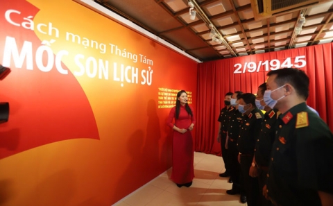 tinh than cuu quoc tu bo suu tap truyen don lich su