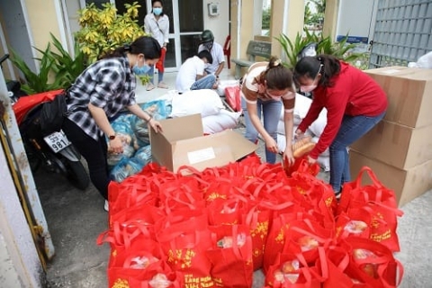 huong ung cung tap chi lang nghe viet nam nhom thien nguyen chung tay huong ve que huong